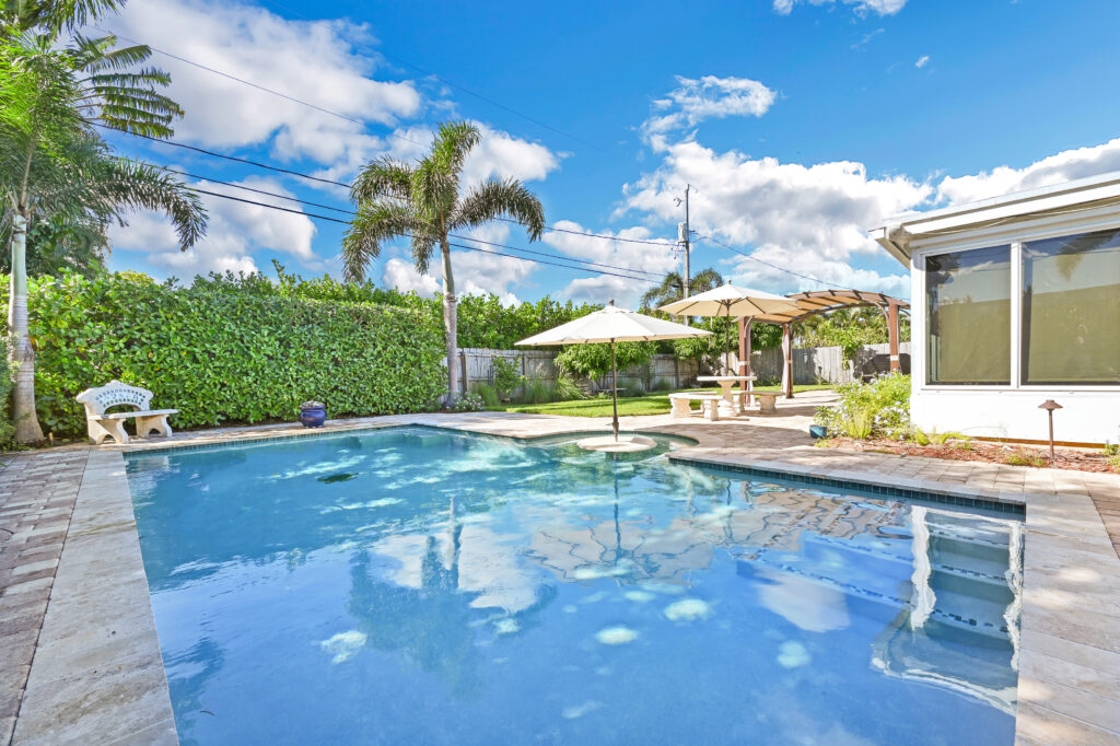 Explore the pros and cons of renting and selling houses in North Palm Beach